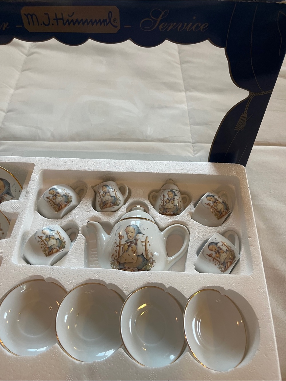 Bird & Blue Bonnet Girl ~ 16 Piece Tea Set
Kinder -M.J.H’nnnnnnl- Service - Picture 7 of 8